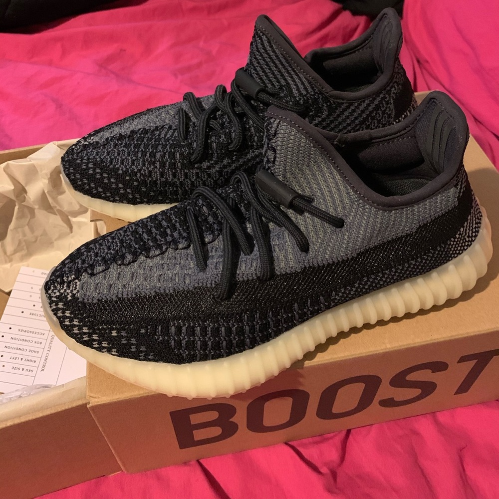 Yeezy boost 350 v2 carbon